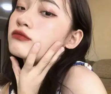 搞笑gif趣图大妹子去试床,众人惊呆,别太用力
