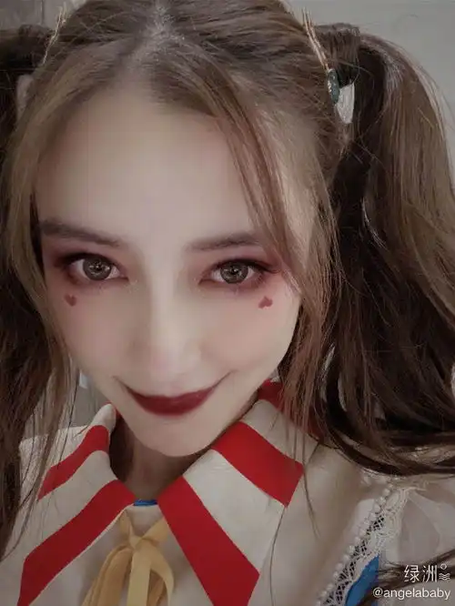 十八岁少女angelababy绿洲晒自拍梳双马尾娇俏可爱
