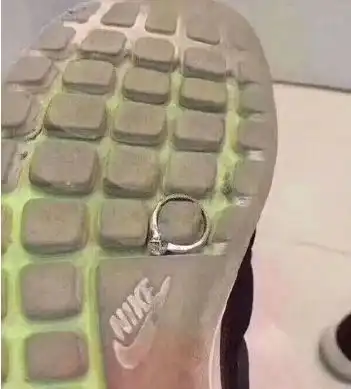 搞笑图片到底先有鸡还是先有蛋小编算是明白了
