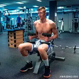 你以为他们是竹竿身材库里瘦弱但有料,字母哥腹肌如被刀刻
