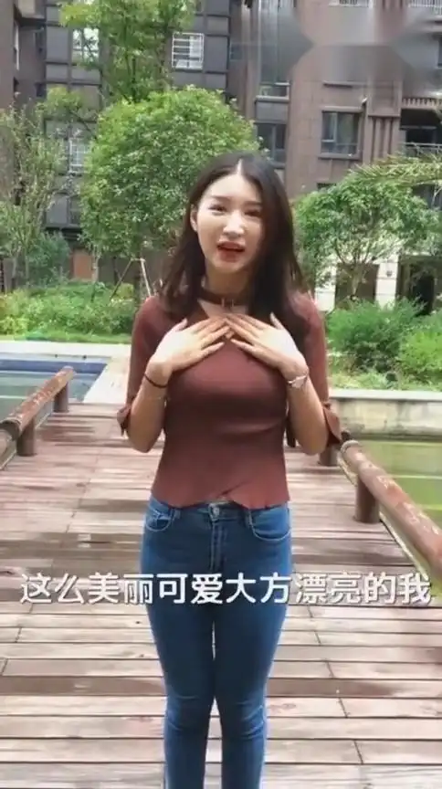 搞笑视频美女跟一个小伙表白,看完了最后的结局真让人意外啊
