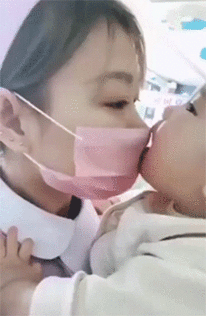 爆笑gif这衣服完全颠覆了我对腹肌的认知
