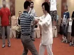 搞笑gif你俩继续,让我们再看会
