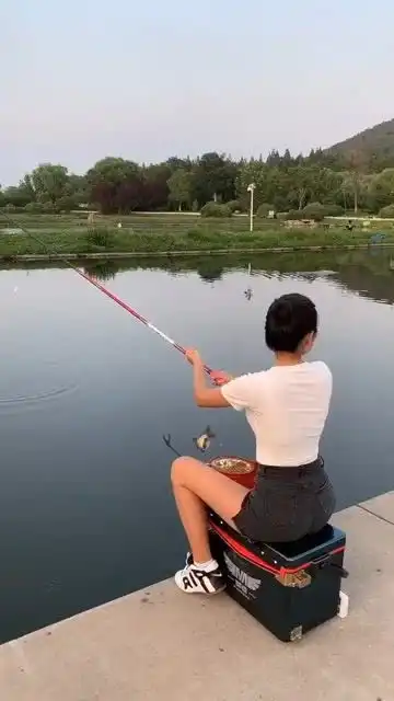 钓鱼小囧事,欢乐笑一笑祝大家天天开心,笑口常开
