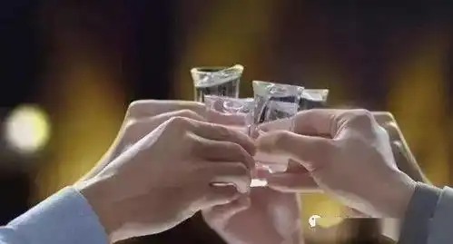 幽默笑话喝酒真能忘事
