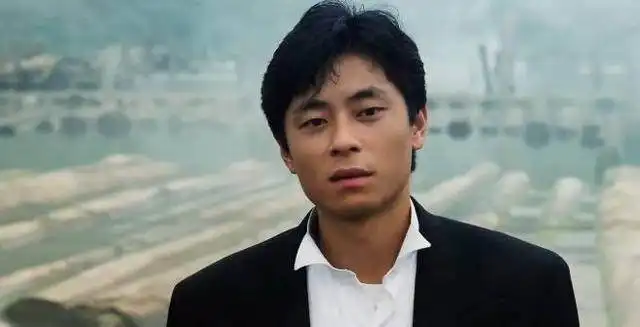港片中的八大赌王形象,周星驰搞笑,刘德华帅气,周润发不是第一
