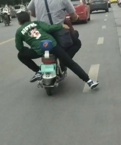 搞笑段子领导安排我值一个月的夜班,媳妇沉思后说世界杯开幕了
