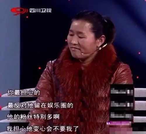 大衣哥500块打发大衣嫂,她转头给儿媳准备10万红包,快升级当奶奶
