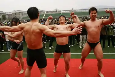 collegestudentsflextheirmuscles
