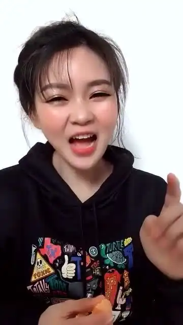 美女模仿岳云鹏说相声,好搞笑
