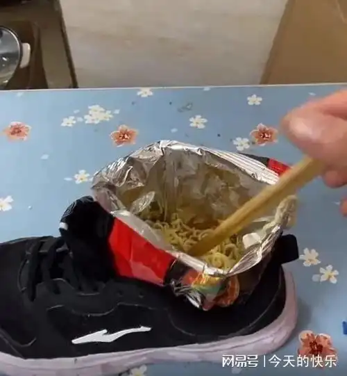 搞笑图片第851期全国唯一一饿了么骑手拥有进校进餐特权的学校
