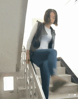 老婆一起看啊,真不要脸穿成这样哈哈
