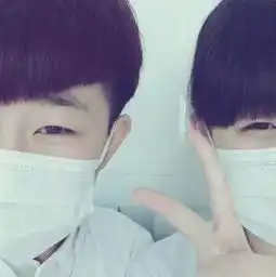 求给一张一半脸是男一半脸是女的qq头像
