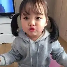 这个女的叫什么名字啊最近很火啊
