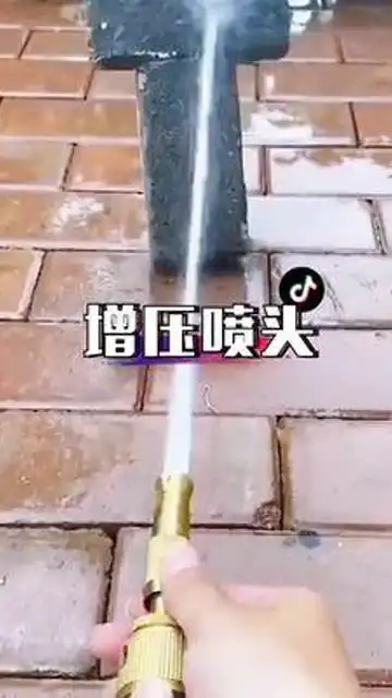 洗车浇花搞卫生不用电就能增压喷水的增压喷头洗车

