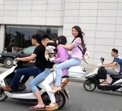 搞笑图片幽默段子笑话用头发写字,兄弟你太厉害了
