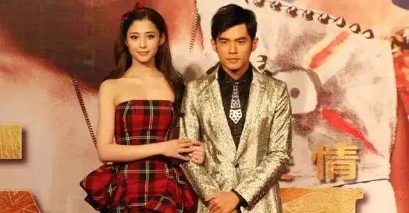 出道即巅峰3年无戏可拍,如今胖到变形,与之前女神形象判若两人

