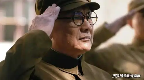理想照耀中国文弱挨打的井柏然,承包全集感动,被称赞最美
