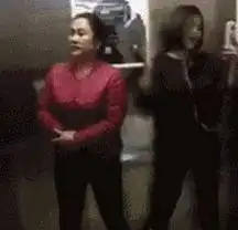 前女友喝醉跑到我家,还睡在我的床上,我该怎么叫醒她
