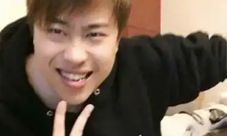 pdd直播点评各大主播,大司马就是路人,提到卢本伟pdd笑了
