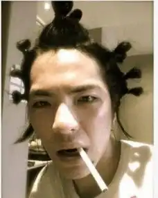 李钟硕新戏长发乱翘造型寒酸明星扮丑无偶像包袱组图
