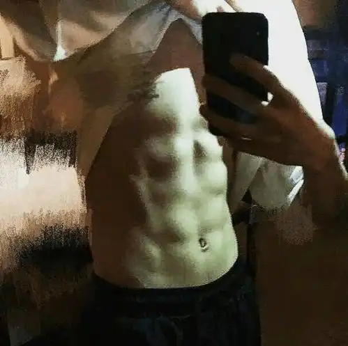 网友用王源的肌肉照诈骗被曝光,粉丝机智应对,下场令人捧腹
