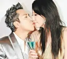 苏怡贤公开生日party照片头戴生日帽手捧蛋糕显可爱
