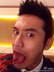 黄晓明封影帝晒搞怪照网友急寻angelababy
