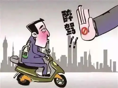 不想跟她过了温州男子骑摩托上街搞事,只因不想和妻子过年
