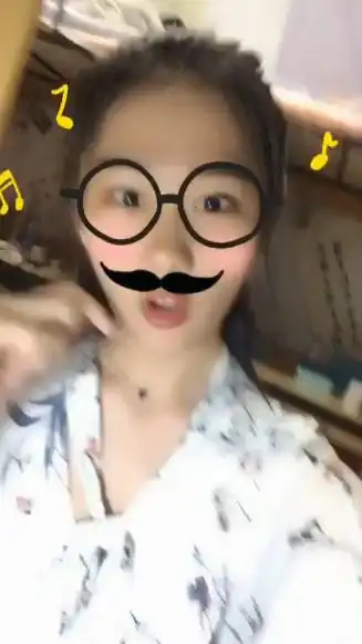 闲的无聊,在宿舍搞搞自拍来搞怪,哈哈
