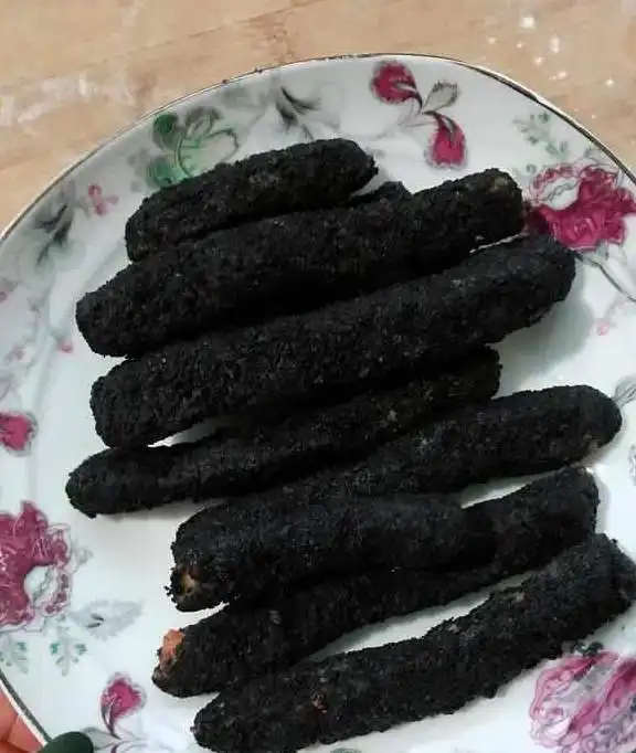 搞笑照片过生日女朋友送我一个帽子,看完帽子我怎么想笑呢
