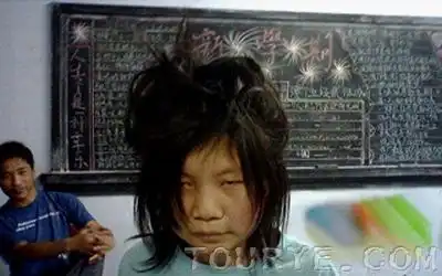 帮忙找一张长得特丑的初中女生照片谢谢
