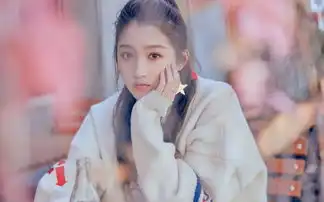 关晓彤陪鹿晗打球,全程低头不看鹿晗,网友手上的东西更好看

