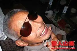 20后老顽童追求非主流另类pose雷倒90后
