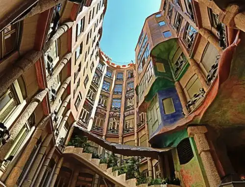 世界上最有趣的城市,所有建筑整齐划一,并且还都是由一人设计
