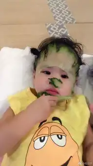 包贝尔家的饺子也太臭美了吧,才两岁就开始做保养敷面膜了
