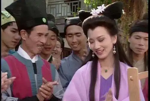 新白娘子传奇里的穿帮镜头,网友26年都没看出穿帮
