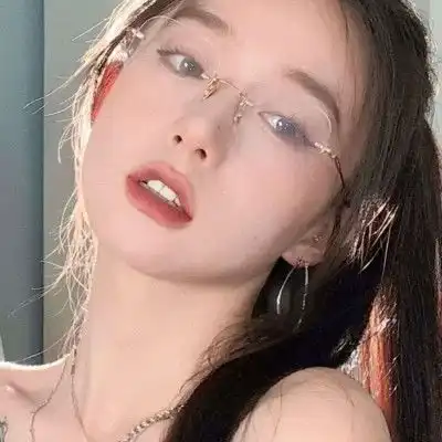 女生头像有趣的事物不应该分享给敷衍的人
