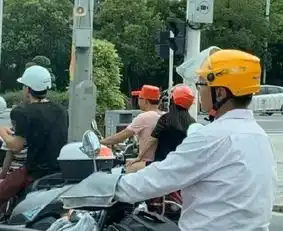 哥哥方便发一两张照片给妹妹吗网上聊骚结局反转笑到头掉
