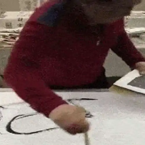搞笑gif哥们这八块腹肌,练的是龟派气功吧
