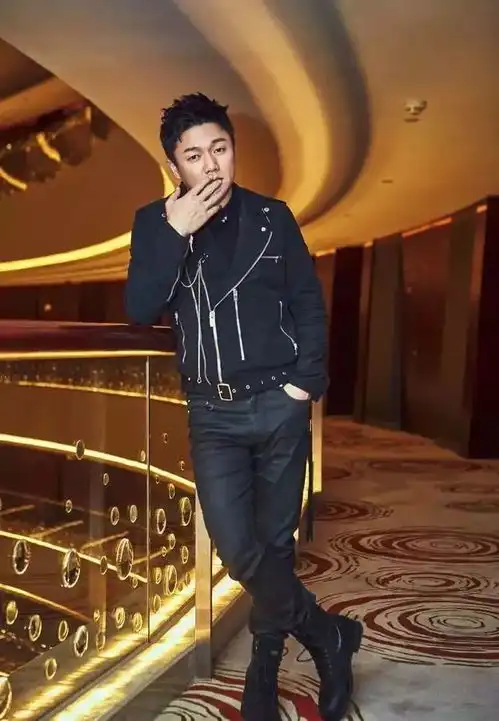 11年过去了,筷子兄弟,一个身价上亿,一个欠债累累组合
