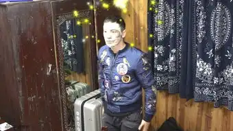 组图旋风护肤作战黄晓明曹格敷面膜搞怪

