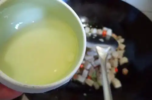 淀粉和生粉就一字之差,用途却截然不同,搞懂直接转身变大厨
