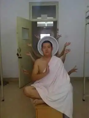 搞笑图片妹子你到底是冷还是热
