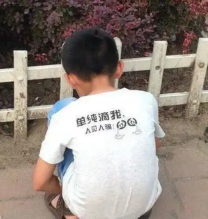 搞笑gif放心,这些东西以后我统统都会烧给您二老的
