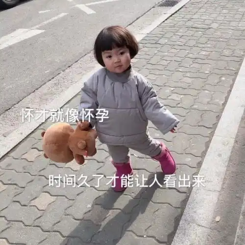 幽默笑话闺蜜找我哭诉,说她在家的地位都不如一只小狗

