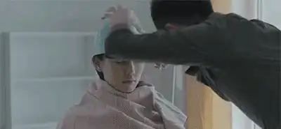 搞笑图片笑话段子鸡蛋石头在一起
