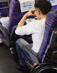 gif搞笑趣图这是什么沙雕健身手段
