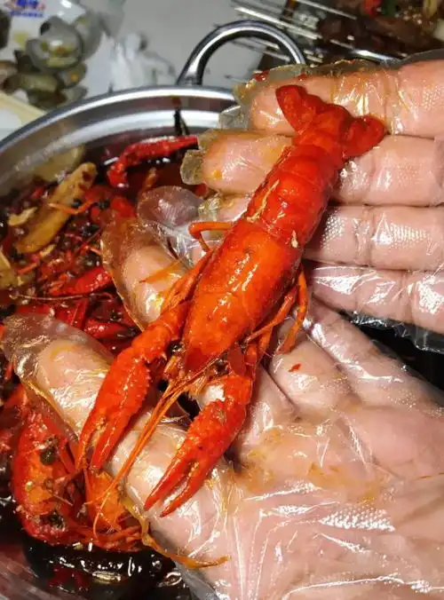 小龙虾特价39.9一斤长春爆火的烧烤店里,我吃到了海鲜的另一种味道
