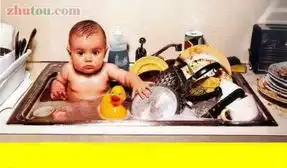 遇到麻烦的小孩子funnychildren
